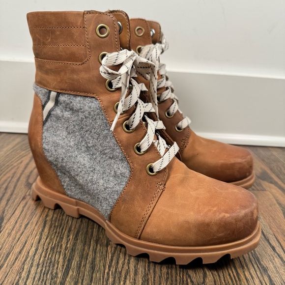 Sorel Joan of Arctic Wedge III Lexie Tan/Gray Boots size 11 - Picture 1 of 9